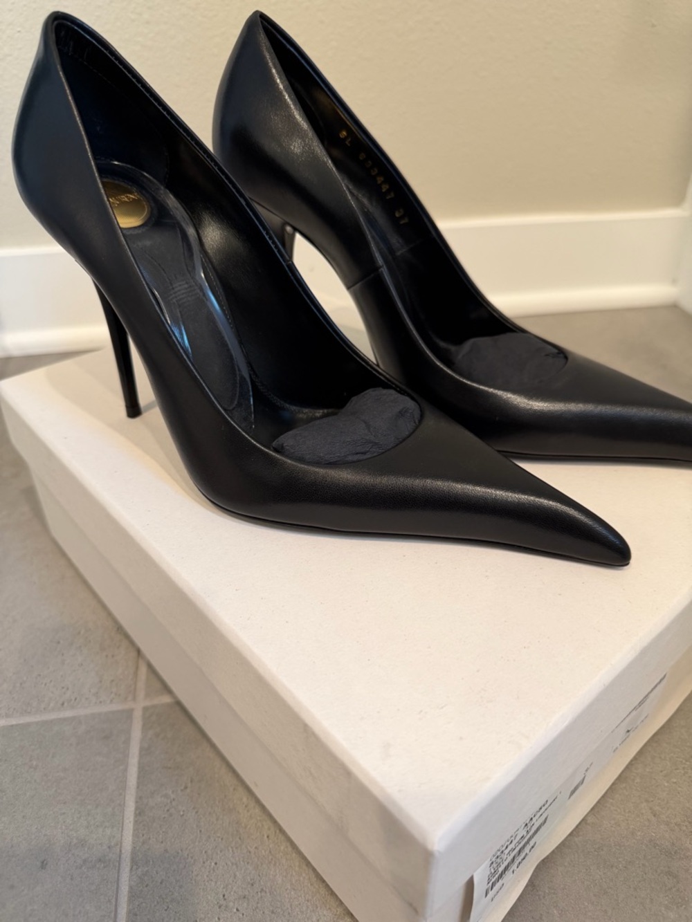 Saint Laurent Black Pointed Leather Pumps - Picture 2 of 7